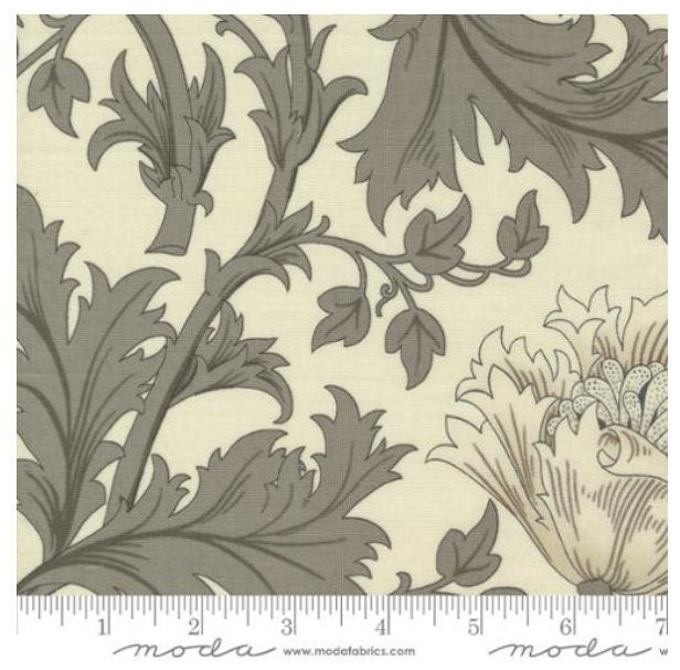 One Holiday Tree Skirt "Anemone Large Floral Porcelain" fabric Ebony Suite By Barbara Brackman for Moda Fabrics. William Morris. Christmas